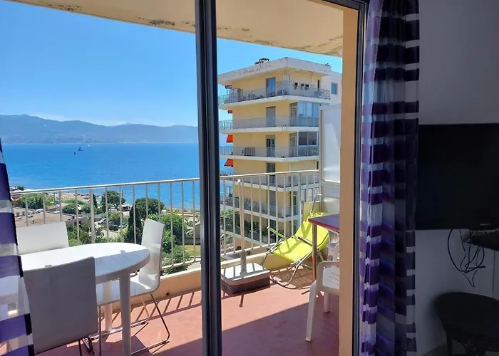 Vue Imprenable Appt 3 P Pour 4 Ou 5 Personnes Sanguinaires 300m Plages Et Merpersonnes Apartment Ajaccio (Corsica)